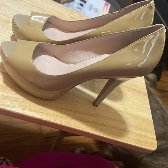 Vince Camuto - Picture 2 of 6